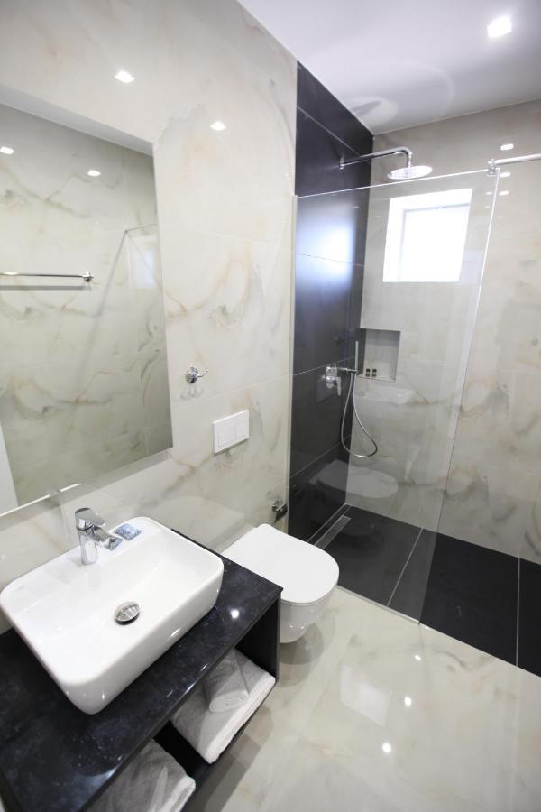 Sea Breeze Villa Sarandë Exterior foto