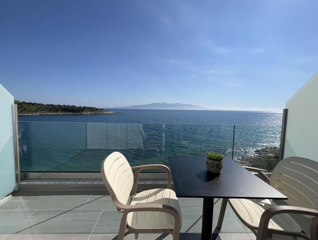 Sea Breeze Villa Sarandë Exterior foto