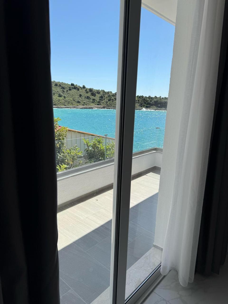 Sea Breeze Villa Sarandë Exterior foto