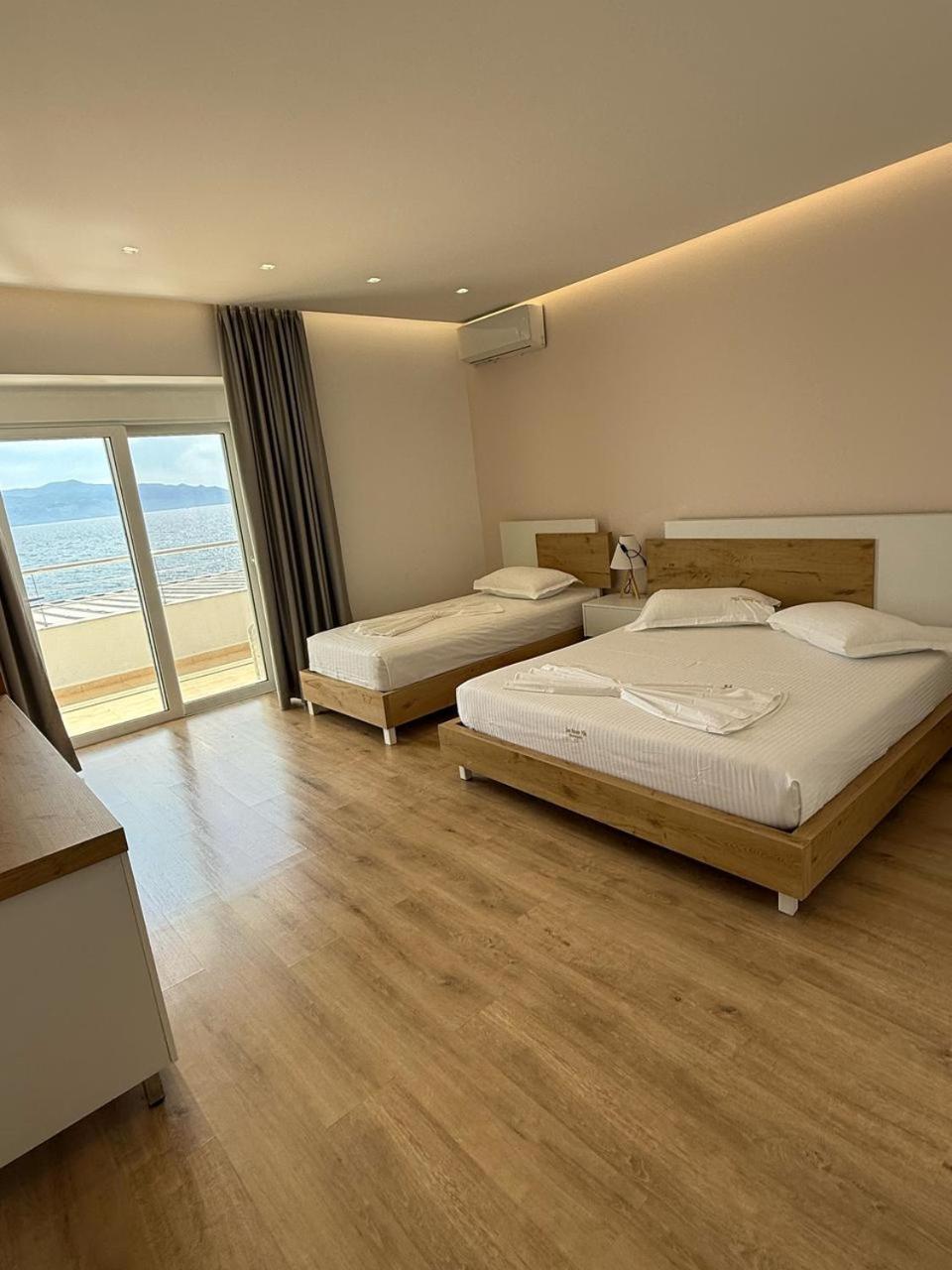 Sea Breeze Villa Sarandë Exterior foto