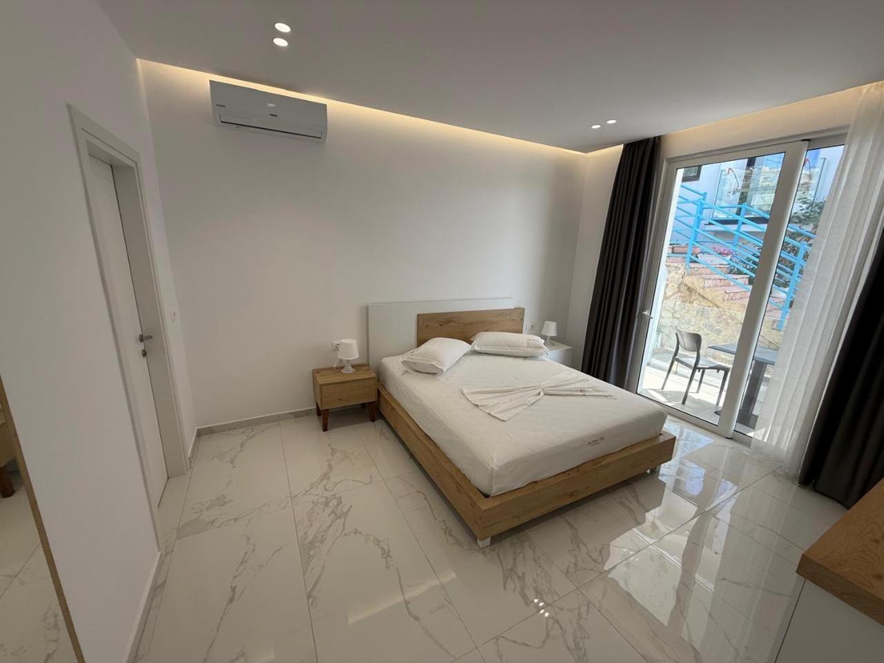 Sea Breeze Villa Sarandë Exterior foto