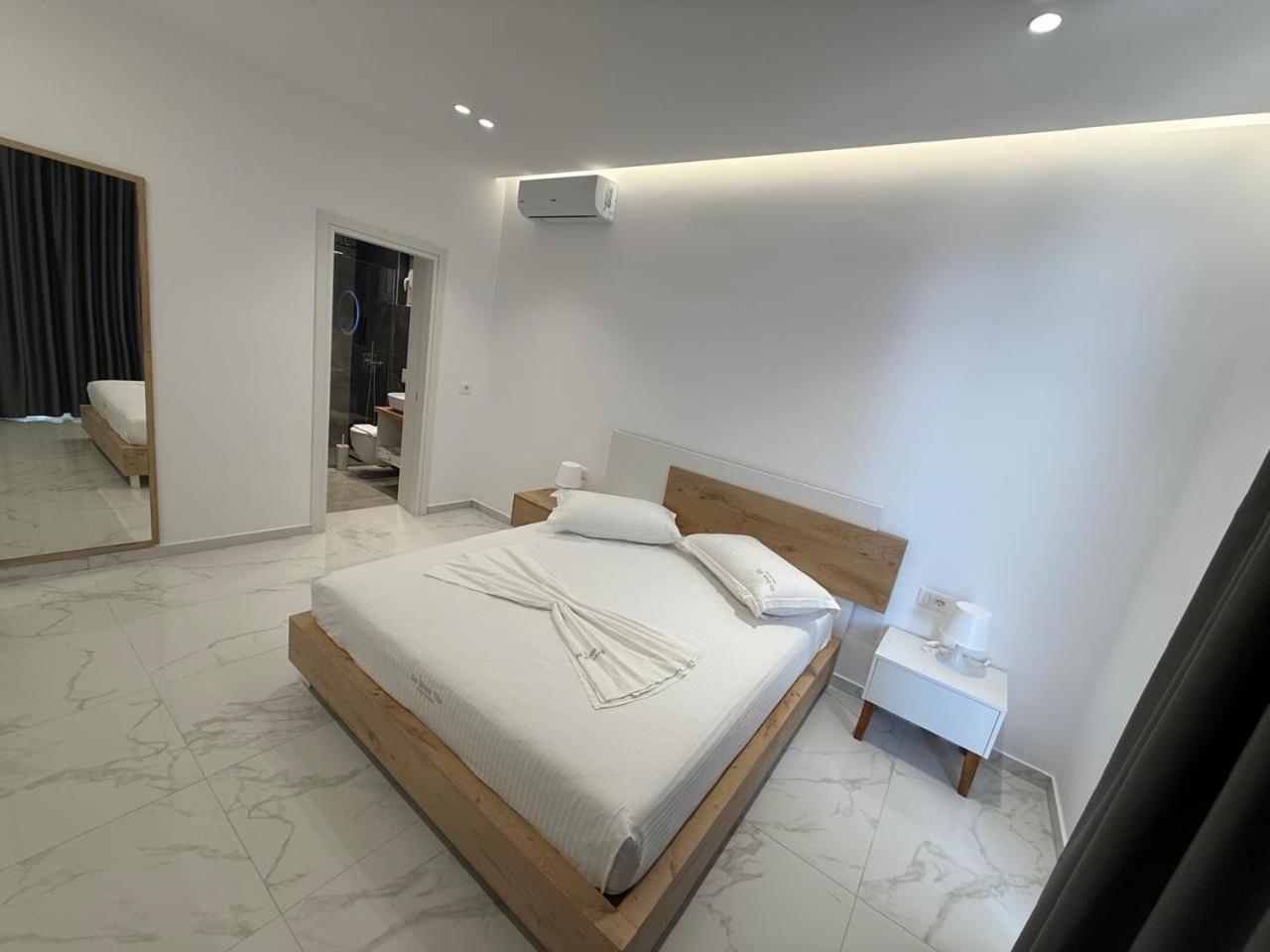 Sea Breeze Villa Sarandë Exterior foto